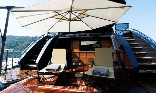 Seastar yacht Dedicated beach club on a 35m platform