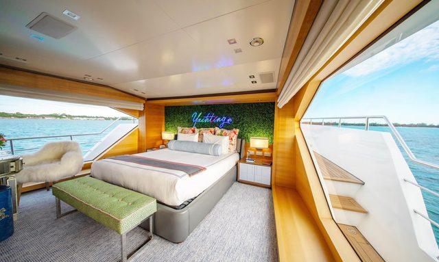 Rehab yacht Full-Beam Master Stateroom