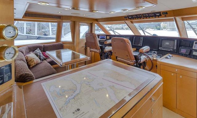 Tigress yacht Enclosed Pilothouse