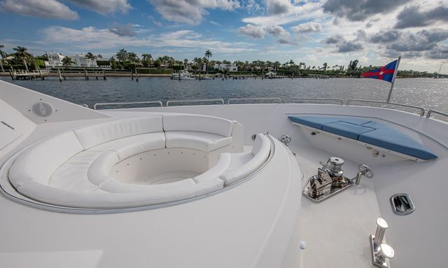 Spirit yacht Sundeck Jacuzzi