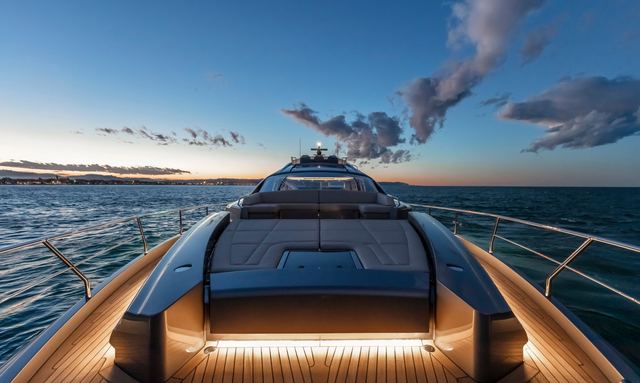 Crash yacht Hidden Sportbridge Design