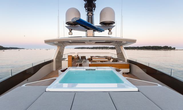 Vertige yacht Sundeck Oasis