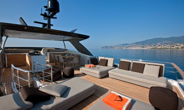 Lydia S yacht Spacious Flybridge