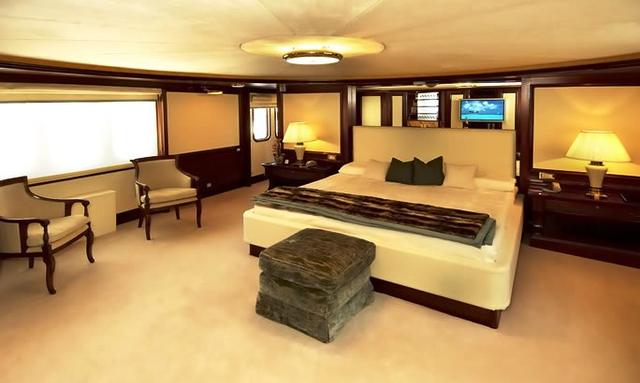 Lady K II yacht Owner's Suite