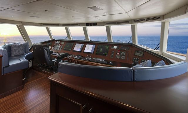 SummerDance yacht Sophisticated Bridge