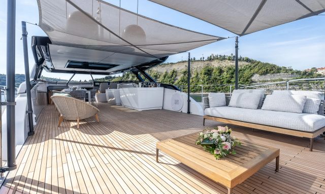 Isotta yacht Entertainment Flybridge