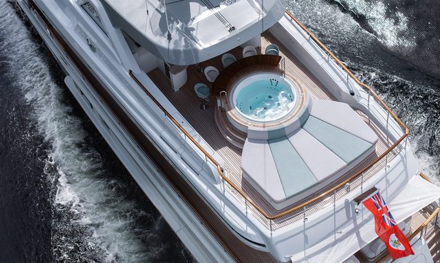 Q43 yacht Spa Pool