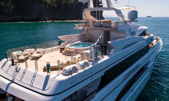 Formosa yacht Sun Deck