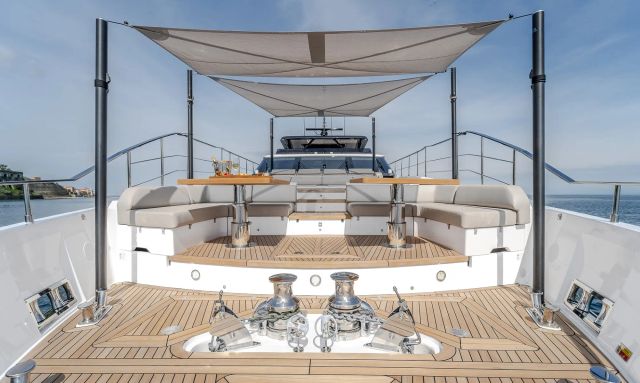 Isotta yacht Foredeck Lounge