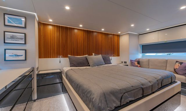 Big Mama yacht Full-Beam Master Suite