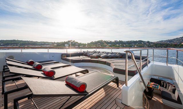 Liberty yacht Sundeck Features