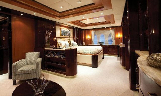 Reef Chief yacht Full-Beam Master Suite