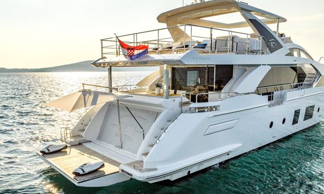 Chillin' yacht Tender Garage