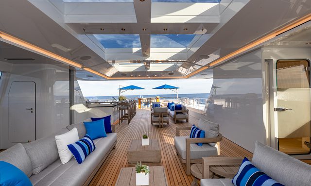 Top Five II yacht Maximized Social Spaces