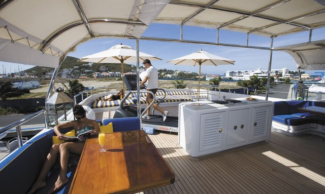 Lady Ann Magee yacht Extensive Sun Deck