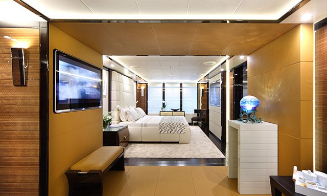 Nora yacht Luxurious Dual-Level Master Suites