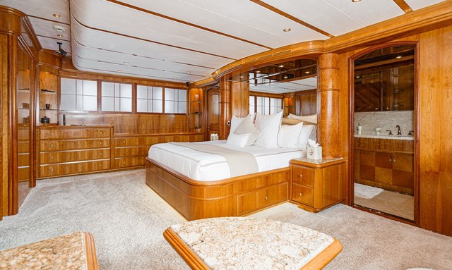 Dragonfly yacht Luxurious Master Suite