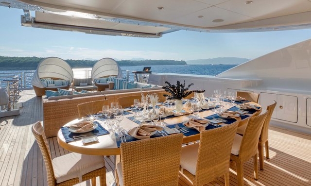 Maraya yacht Top Deck Dining