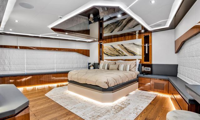 Invictus yacht Owner's Suite Office