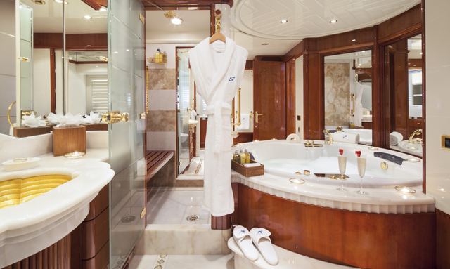 Starfire yacht Private Master Suite