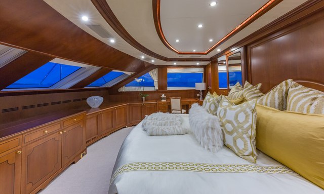 Namaste yacht Panoramic Cabin Views