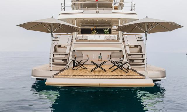 Checkout yacht Fold-Down Beach Club