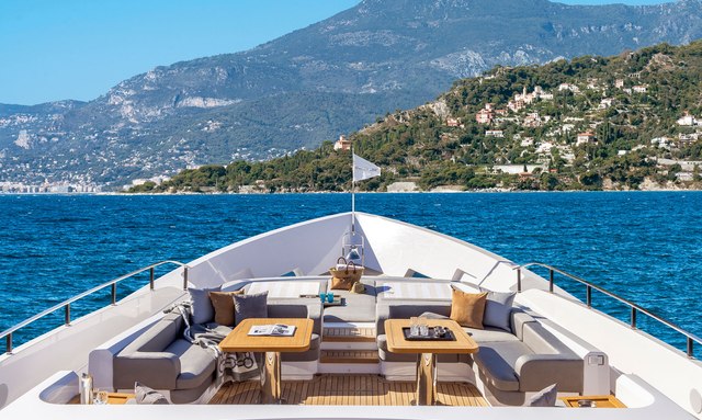 Fifi yacht Foredeck Retreat