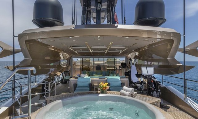 Thunder yacht Flybridge Amenities