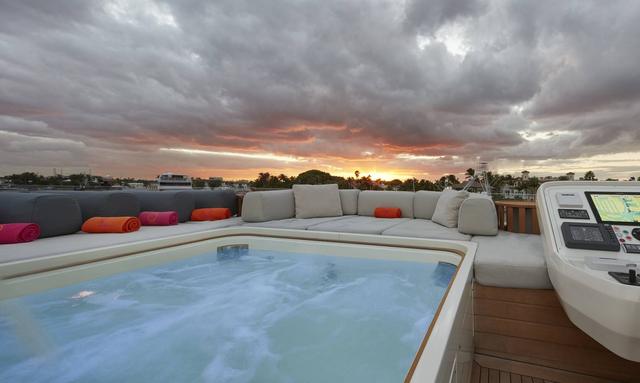 Naya 7 yacht A Spa Pool Without Losing the Deck