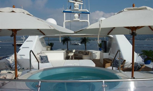 Turquoise yacht Sun Deck Spa Pool