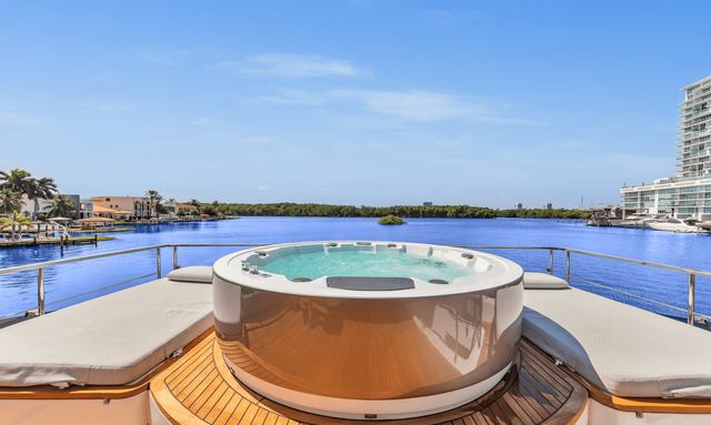 Limitless yacht Flybridge Hot Tub