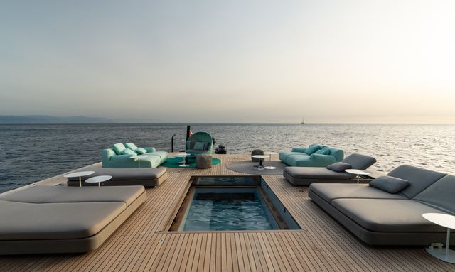 Maverick yacht Infinity Pool