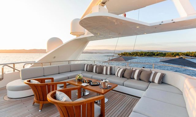 Seanna yacht Raised observation deck