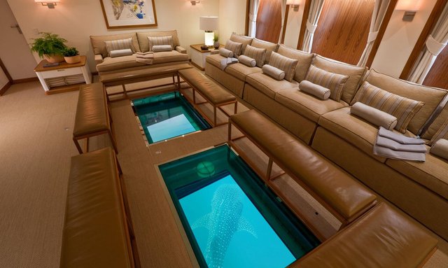 SuRi yacht Underwater Viewing