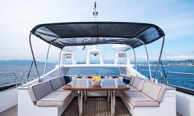 Element yacht Versatile Dining Areas