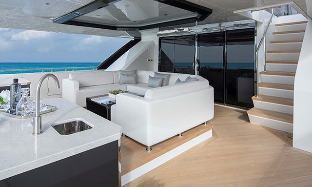 Catalina yacht Enclosed Skylounge