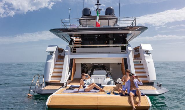 Sazel yacht Dual-mode transom beach club