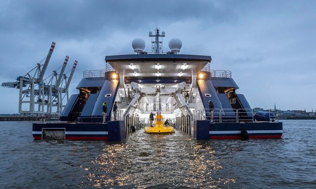 Octopus yacht Flooding dock