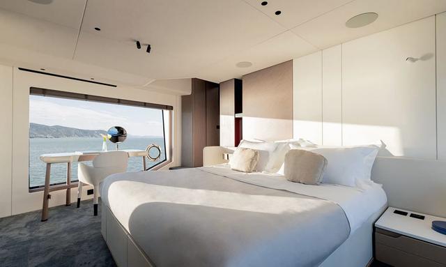 Spribe yacht Main Deck Owner's Suite