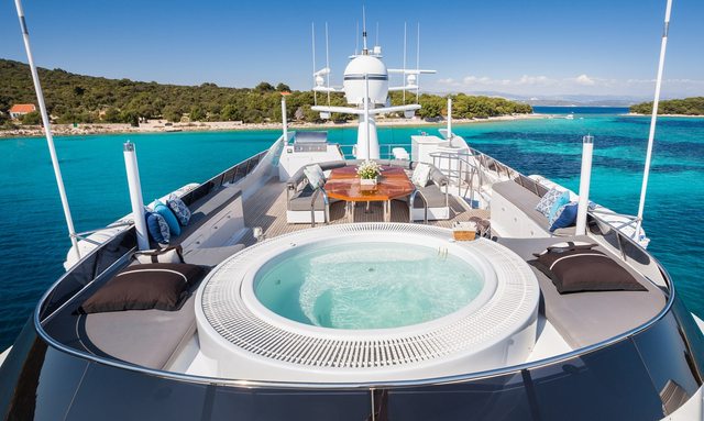 Tahi yacht Outdoor Living Areas