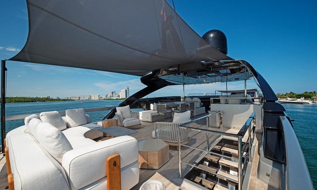 Allegra yacht Versatile Flybridge