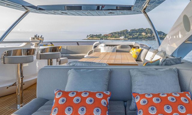 Insomnia yacht Flybridge Amenities