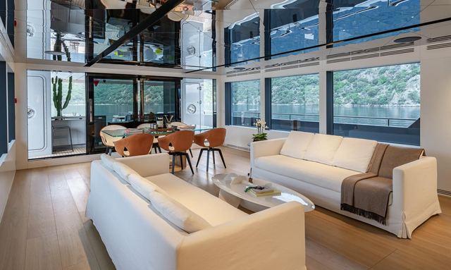 Swimsuit yacht Large Windows