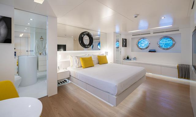 Swimsuit yacht Bright Master Cabin