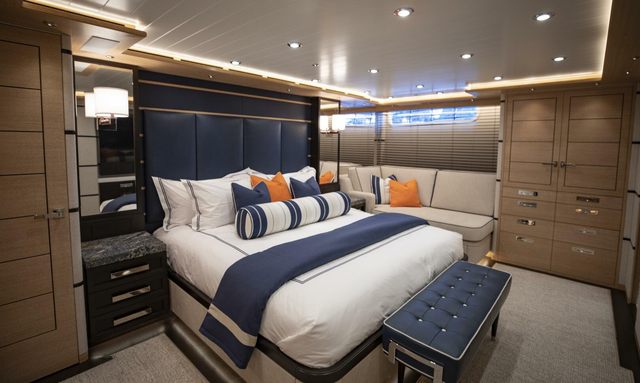 III Amigos yacht Full-Beam Master Stateroom