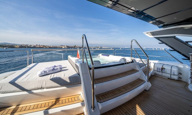 Glasax yacht Entertainment Amenities