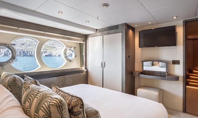 Papi yacht Oversized Portholes