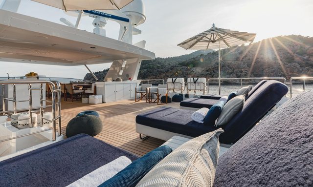 New Waves yacht Sundeck Amenities