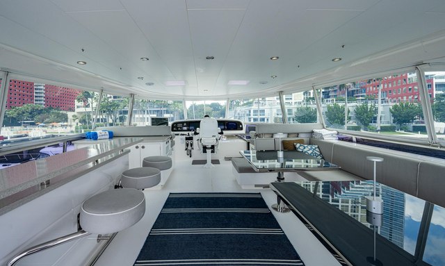 Satori yacht Flybridge Amenities