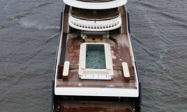 Liva yacht Elevatable Pool